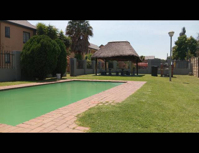 2 BEDROOM APARTMENT FOR SALE IN ALBEMARLE EXT 1